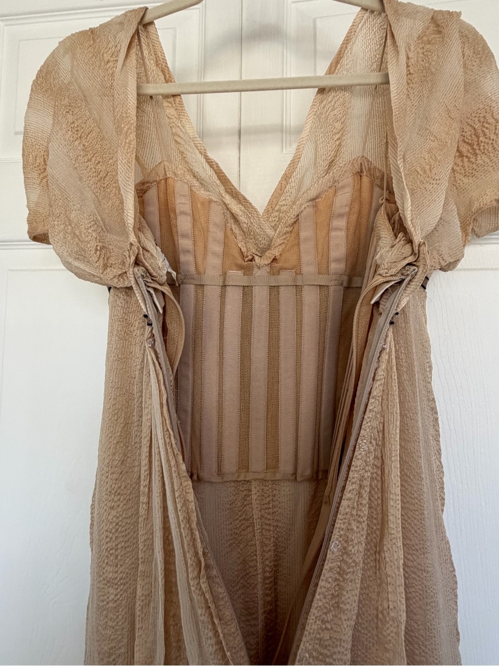 Carolina Herrera Cream Maxi Dress with corset size 0 - Picture 4 of 16